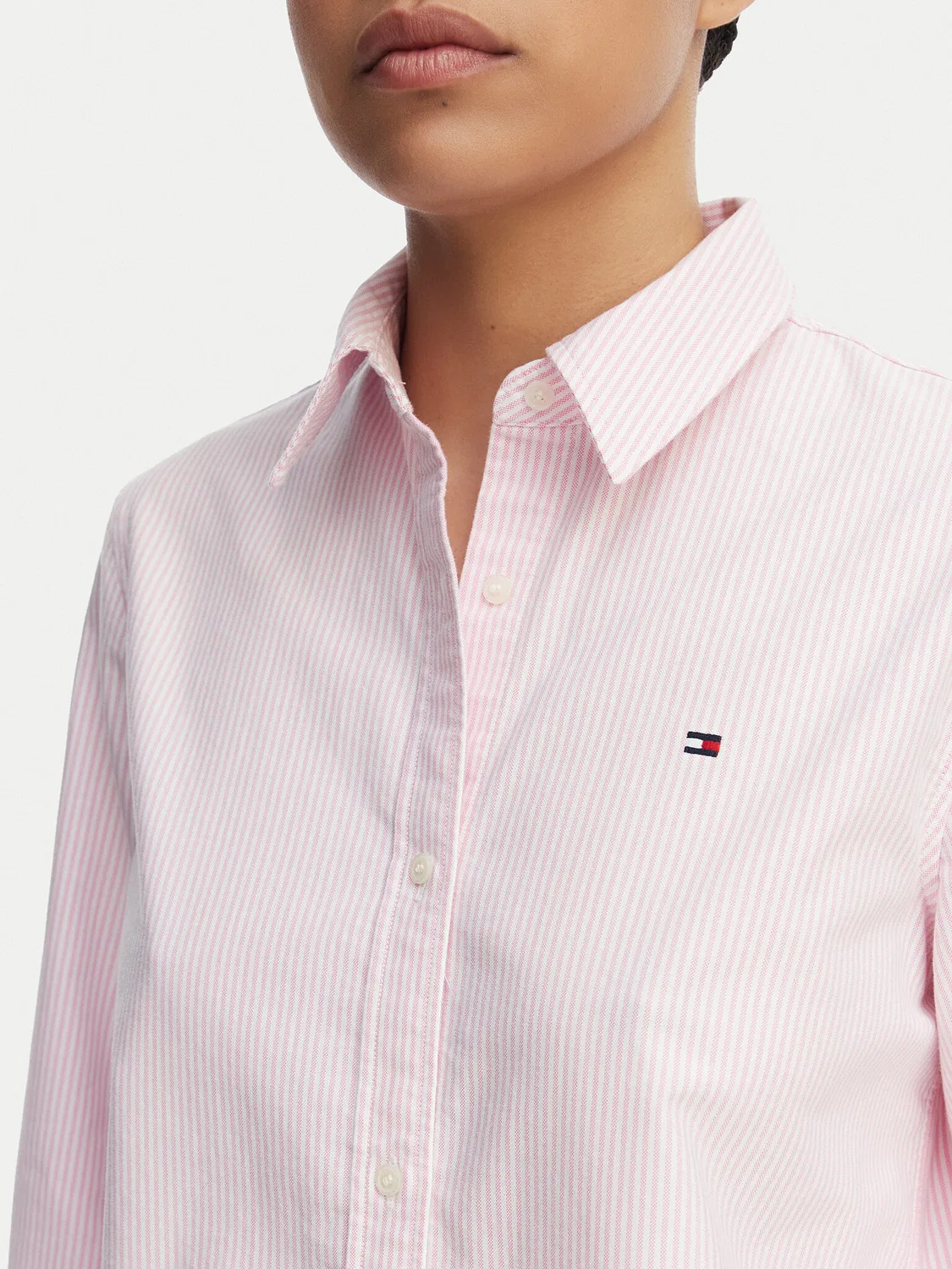 Женская рубашка стандартного кроя Fit Flag Embroidery Oxford Tommy Hilfiger, розовый — фото 4