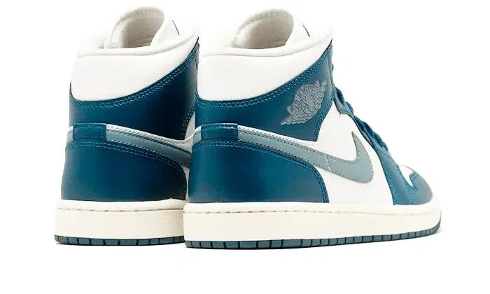 Детские кроссовки с принтом Air Jordan 1 Mid Sky J Jordan, Sky Blue — фото 3