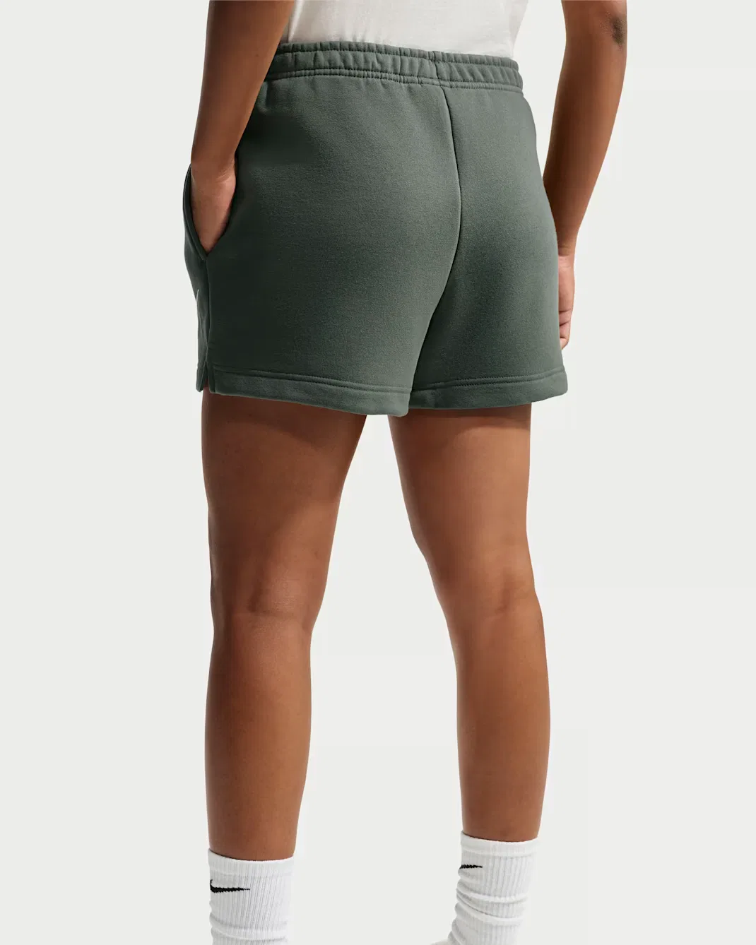 Женские шорты со средней посадкой Nike Studio Fleece Medium Weight, Camo Green/Sail — фото 3