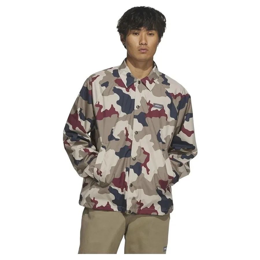 Куртка спортивная свободного кроя с камуфляжным принтом adidas Mont Fsbs Camo Coach KS4346, Разноцветный — фото 4