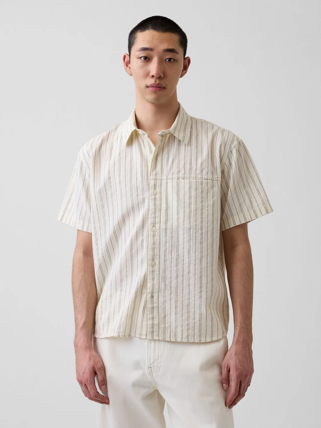 Рубашка Gap Seersucker Stripe Relaxed Curved-Hem Short Sleeve, кремовый