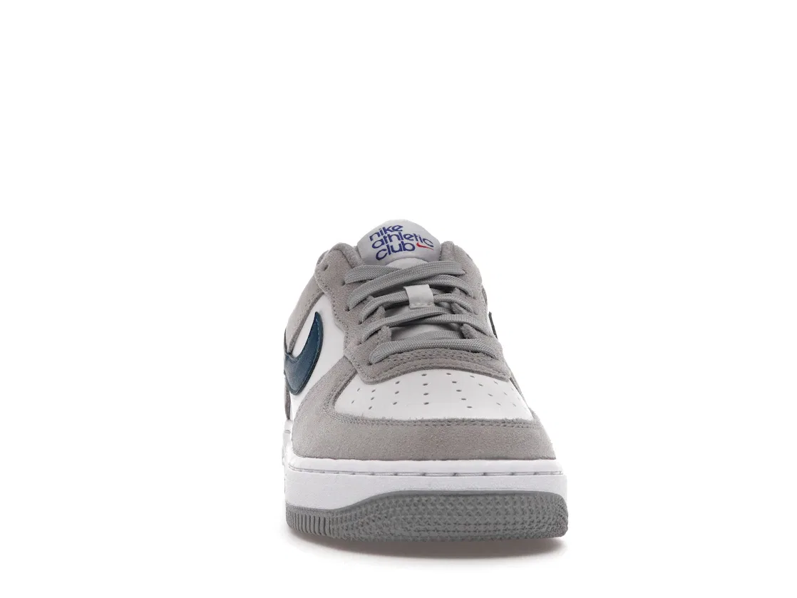 Детские кроссовки с замшевым верхом Athletic Club Nike Air Force 1 Low, White/Grey/Blue — фото 2