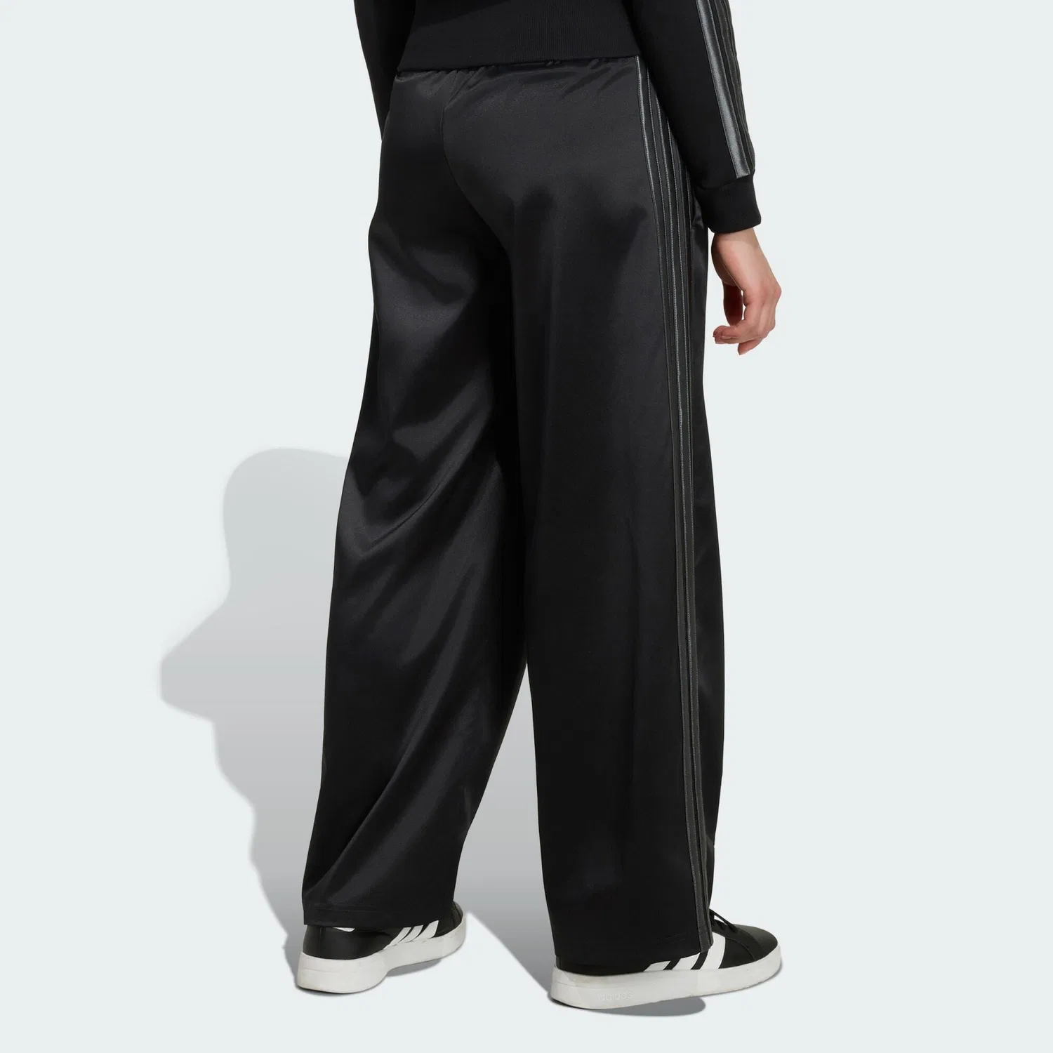 Женские широкие брюки из сатина Satinhose, Weites Bein Adidas, Schwarz Dunkelgrau — фото 3