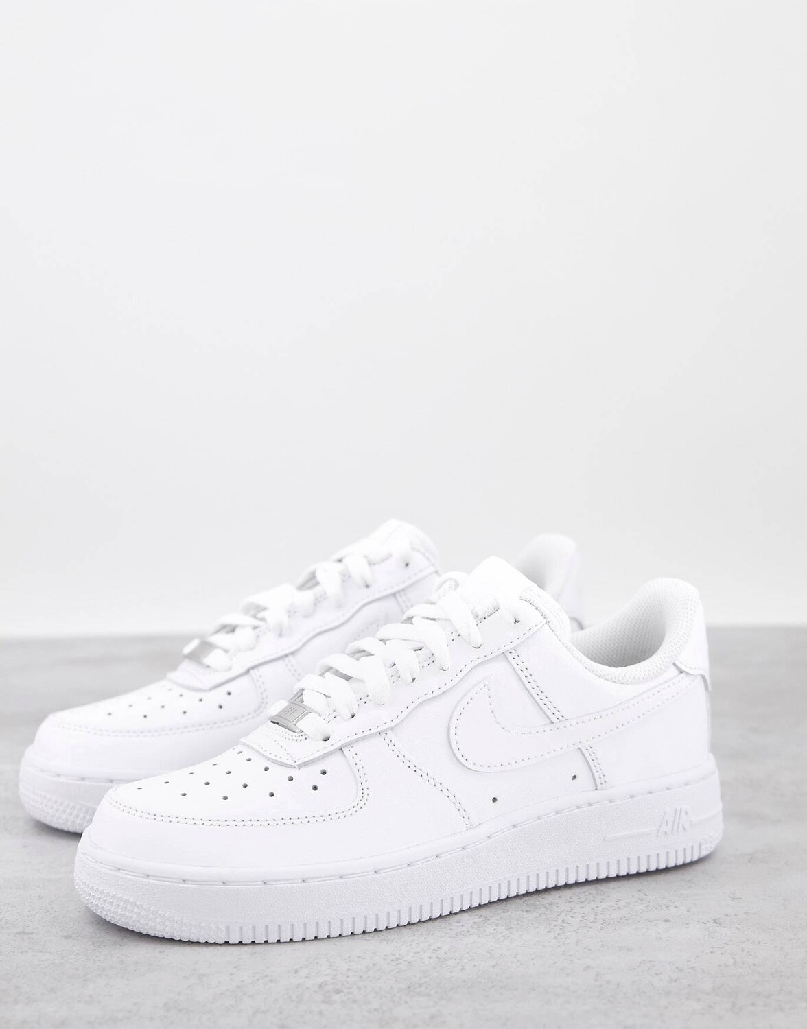 Кроссовки Nike Air Force 1 '07 тройного белого цвета