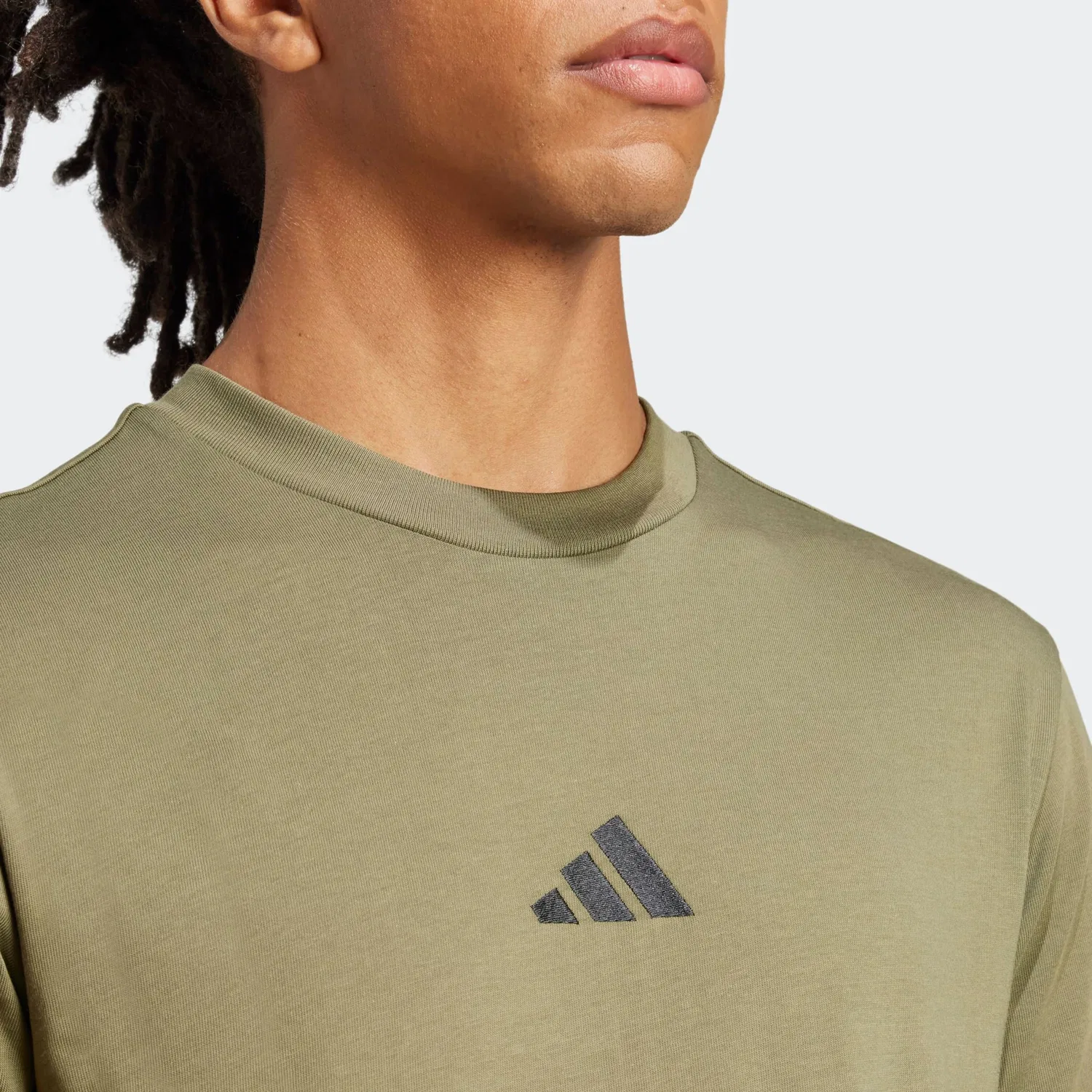 Детская хлопковая трикотажная футболка с логотипом Adidas Sportswear, Olive Strata/Black — фото 4