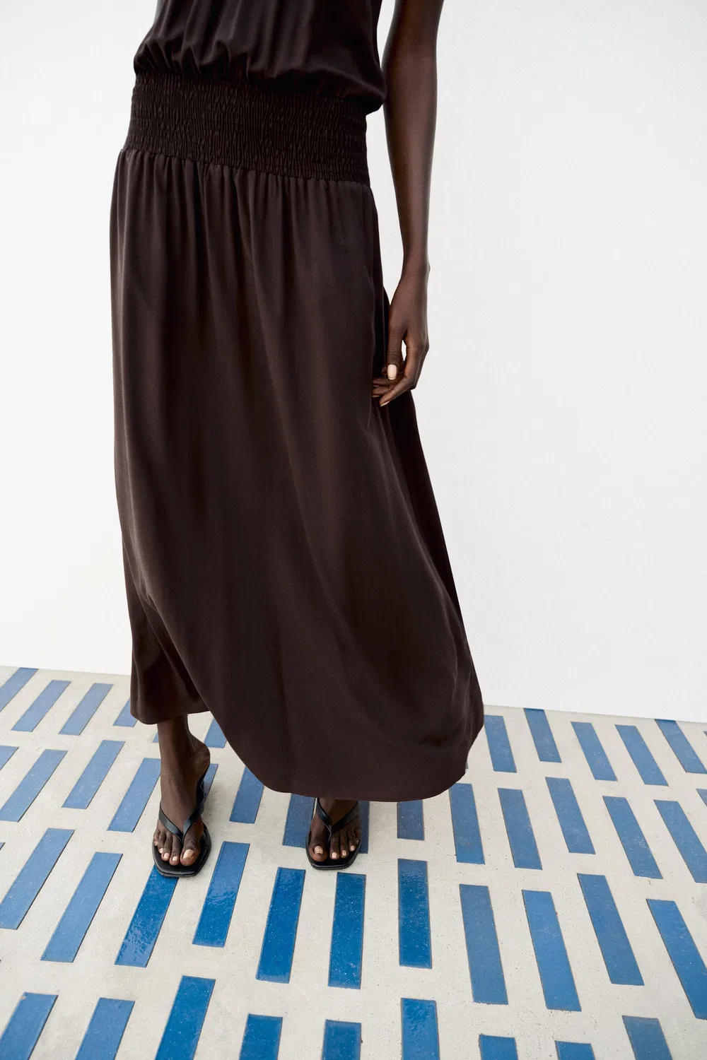 Платье с бисером и завязками на шее ZARA, Brown — фото 4