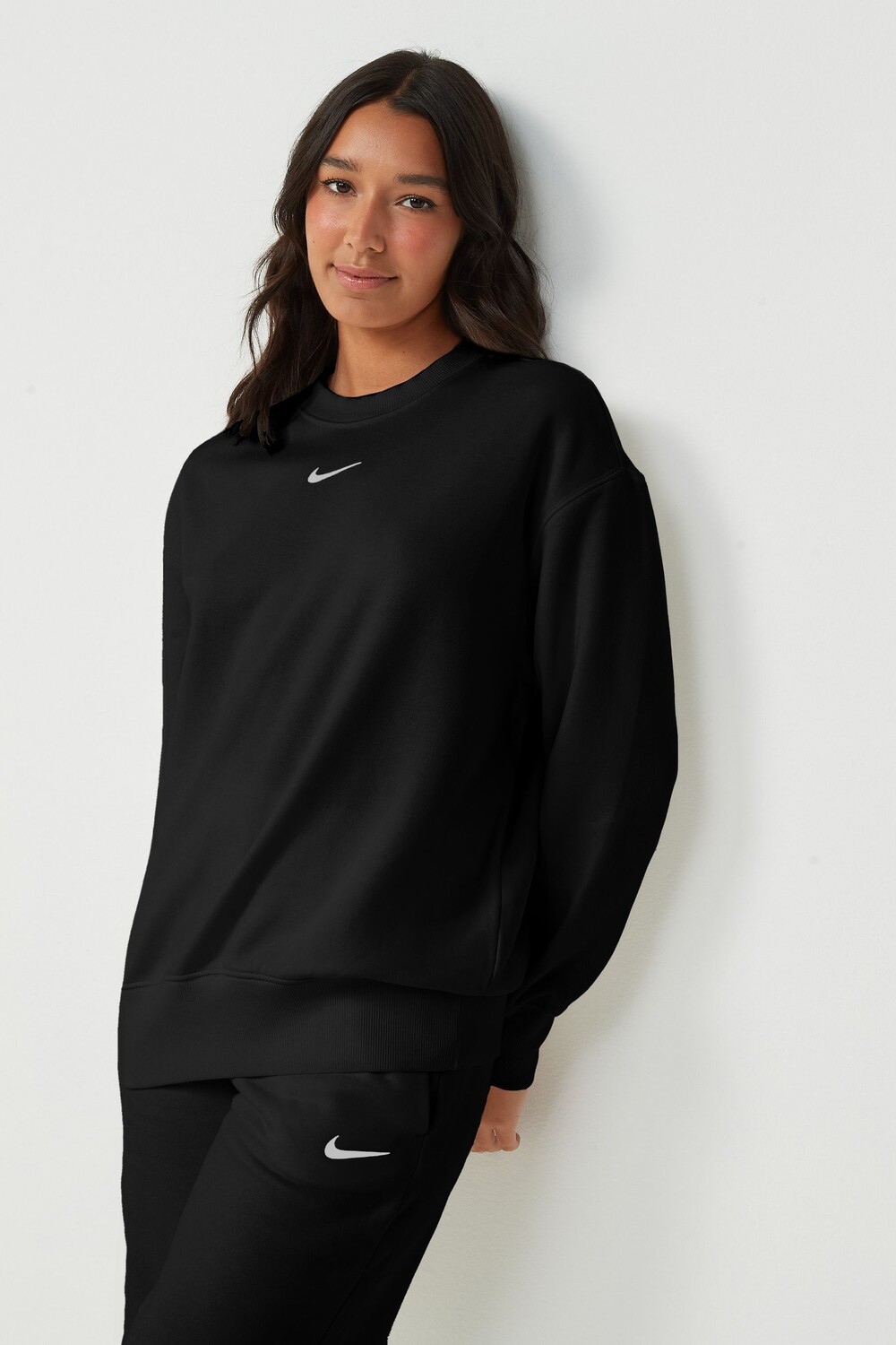 

Толстовка оверсайз с небольшим логотипом Swoosh Nike, черный