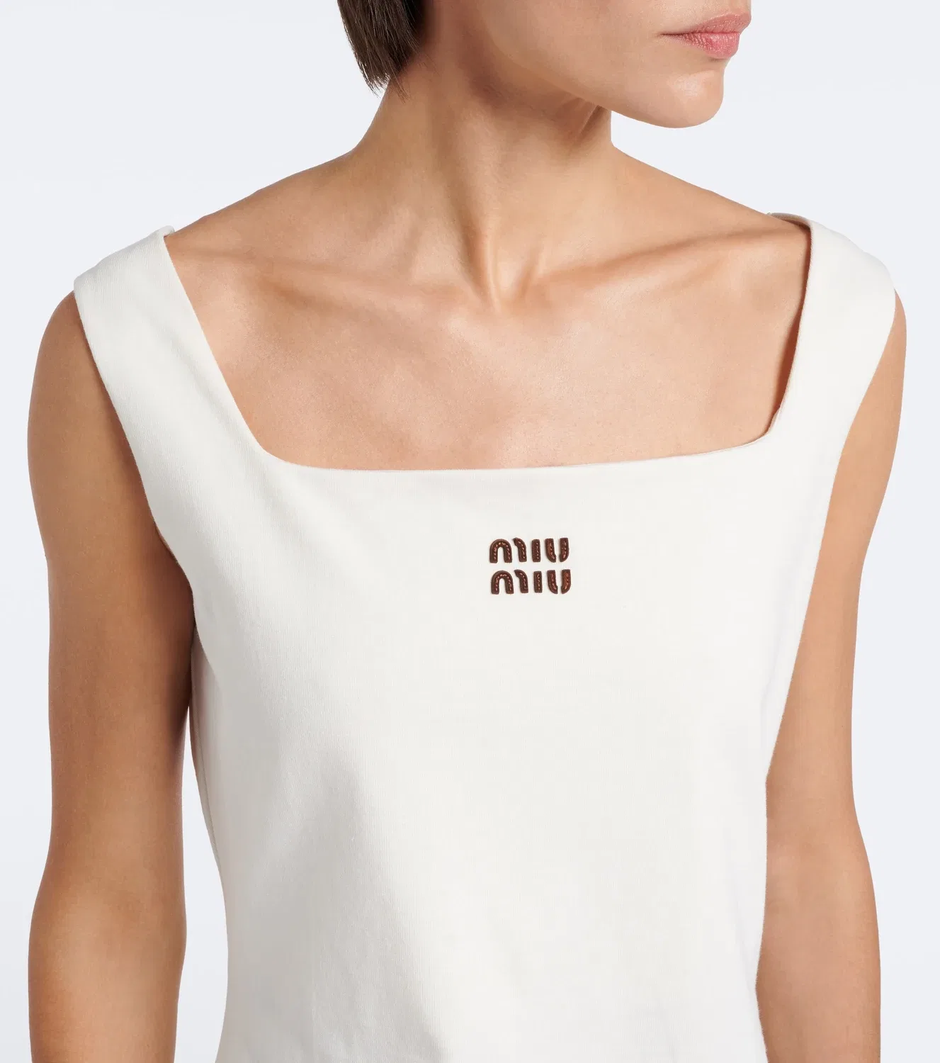 Мини-платье из хлопкового джерси с кожаной отделкой MIU MIU, белый — фото 3