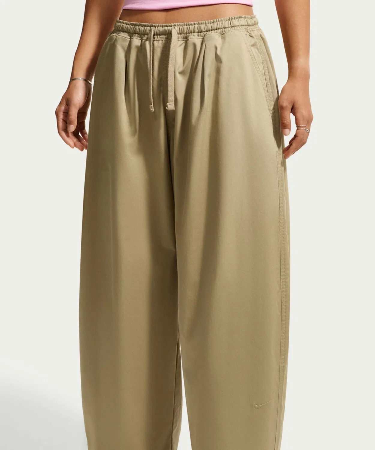 Женские широкие брюки свободного кроя с утяжкой UTLTY Woven OS NIKE, Beige — фото 4