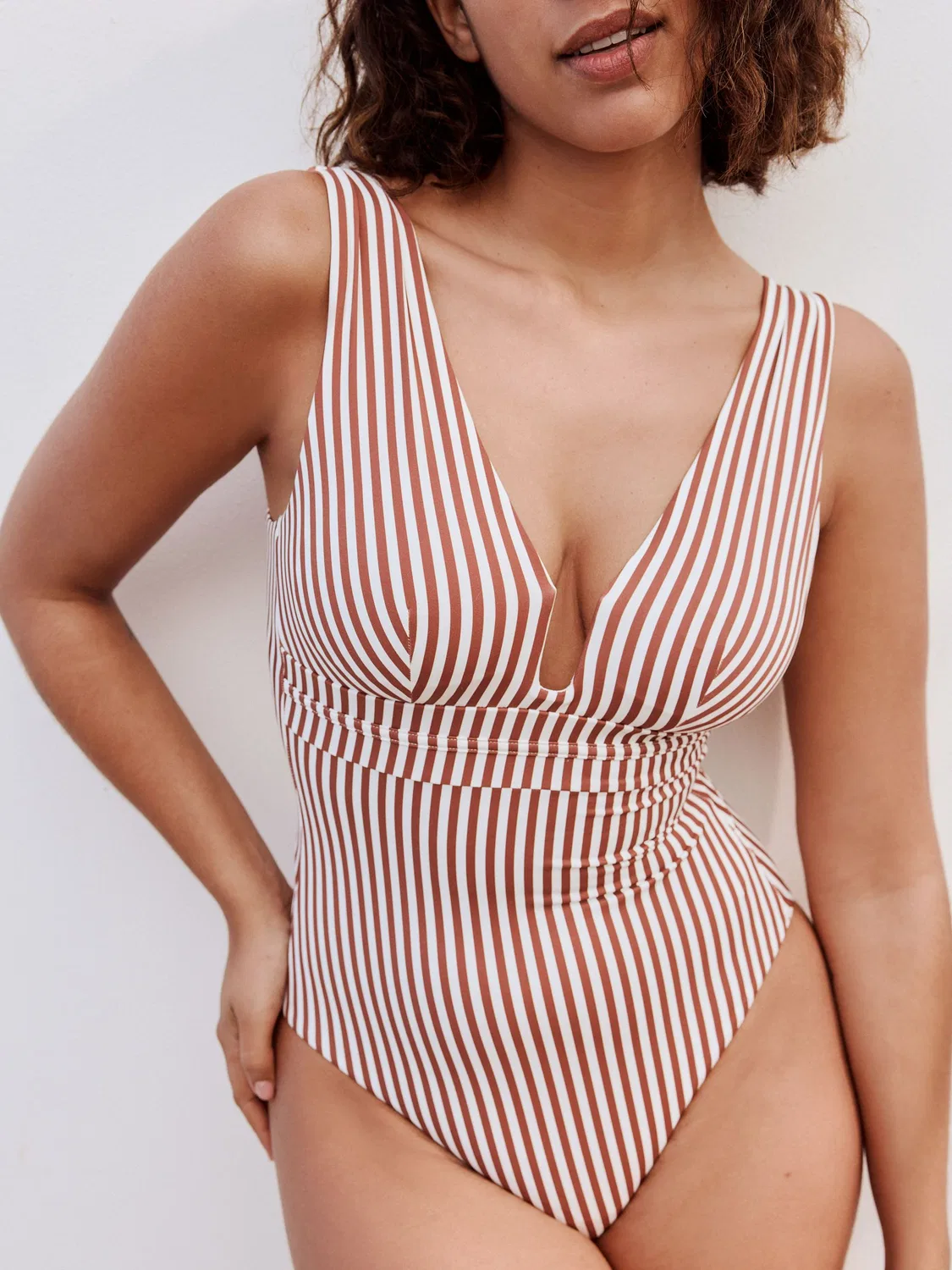 Купальник слитный с глубоким декольте, shaping, Rose/White Stripe Next, розово-белый в полоску — фото 2