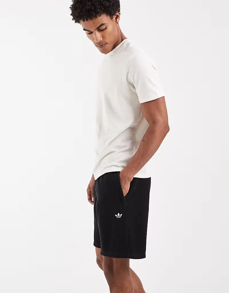 Шорты Adidas Originals Trefoil Essentials Honeycomb, черный — фото 2