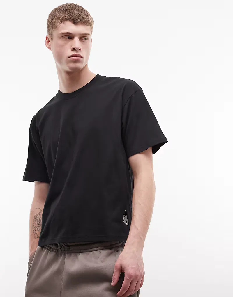 Свободная футболка Nike Essentials оверсайз, черный