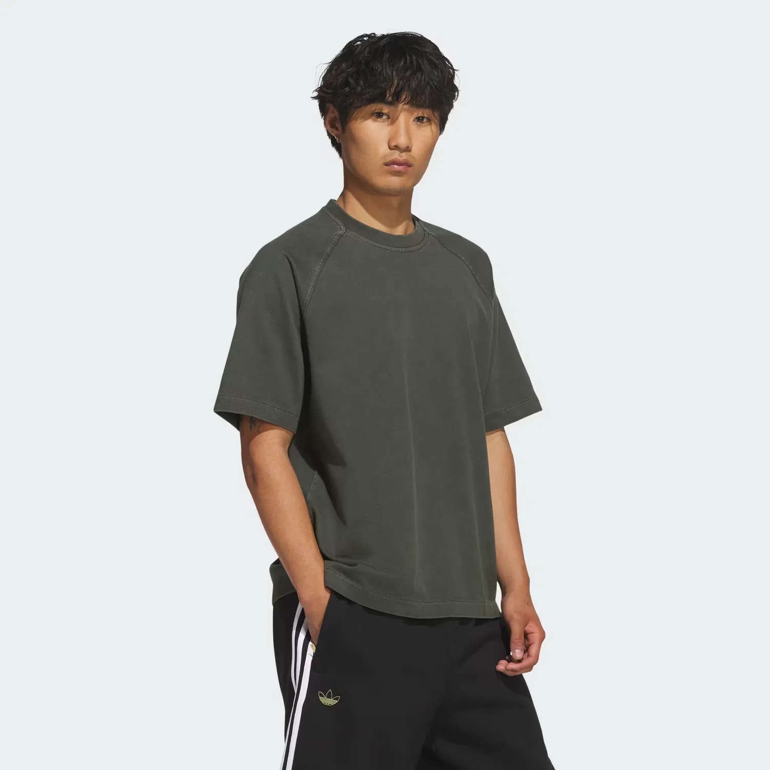 Футболка свободного кроя Tyshawn Washed Premium Adidas Originals, серая — фото 3