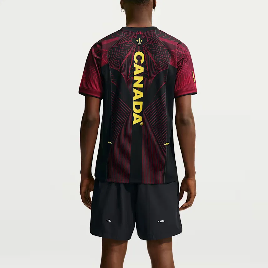 Мужская футболка с круглым вырезом Nike X Nocta, Black/University Red/Sonic Yellow — фото 4