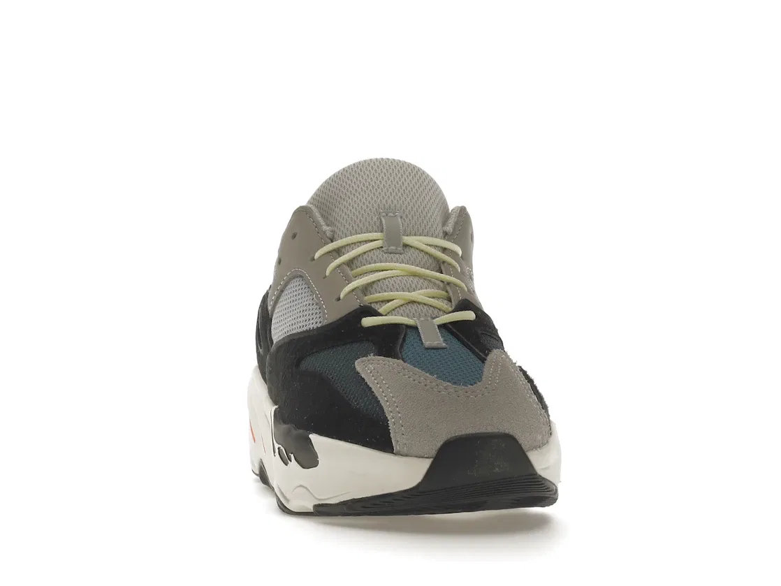 Детские кроссовки Lifestyle с контрастными вставками Adidas Yeezy Boost 700, Solid Grey/Chalk White/Core Black — фото 2