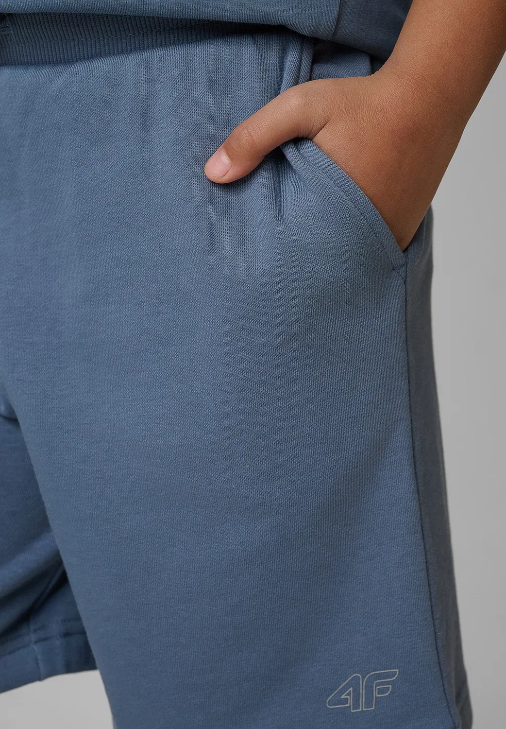 Spodenki dresowe chłopięce - niebieskie 122 (6-7 лат) - спортивные шорты 4F, Denim — фото 4