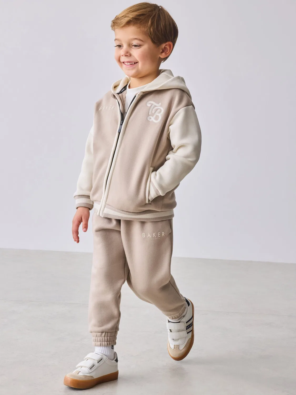 Трехпредметный набор: худи, футболка и джоггеры, Varsity Baker by Ted Baker, Stone