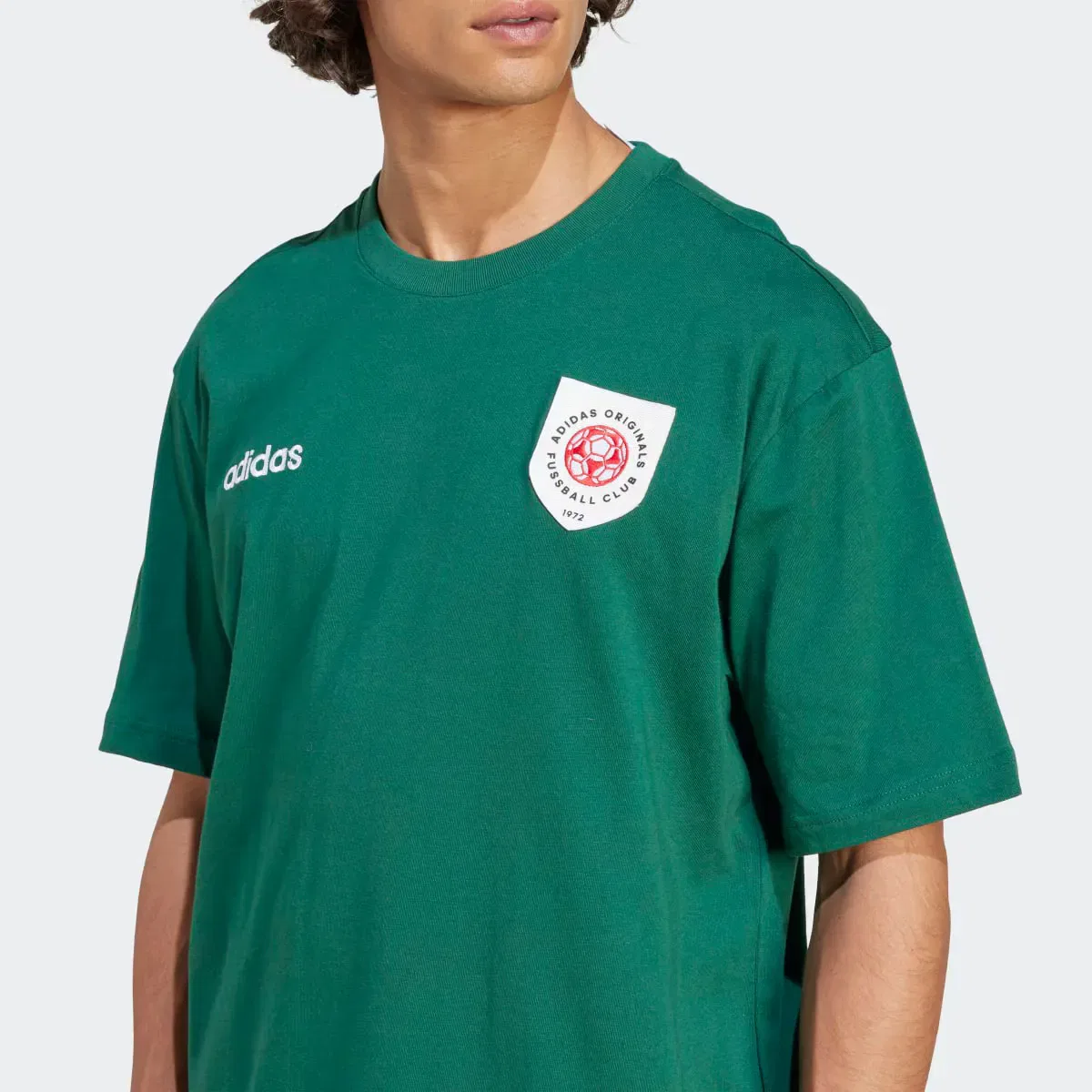 Мужская футболка свободного кроя с принтом Badge Graphic adidas, Verde — фото 4