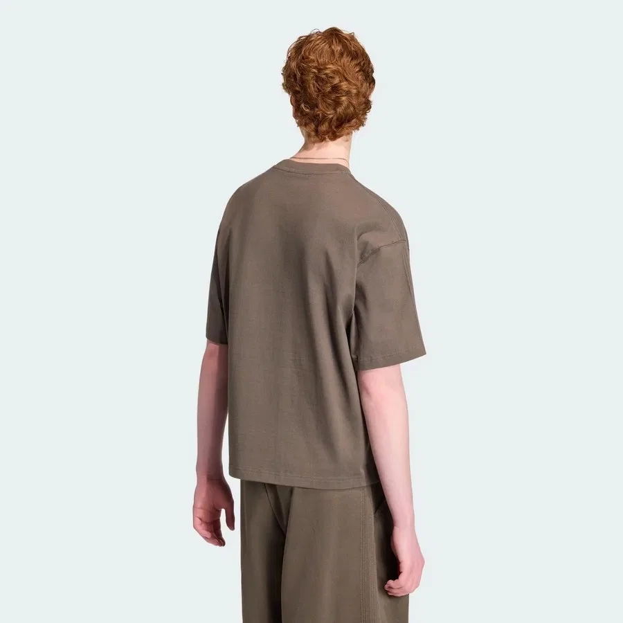 Мужская футболка свободного кроя с принтом Premium Essentials adidas, Коричневый — фото 2