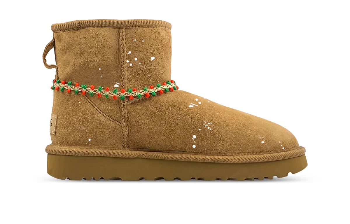 Угги UGG Classic Mini II с новогодним декором, коричневый — фото 3