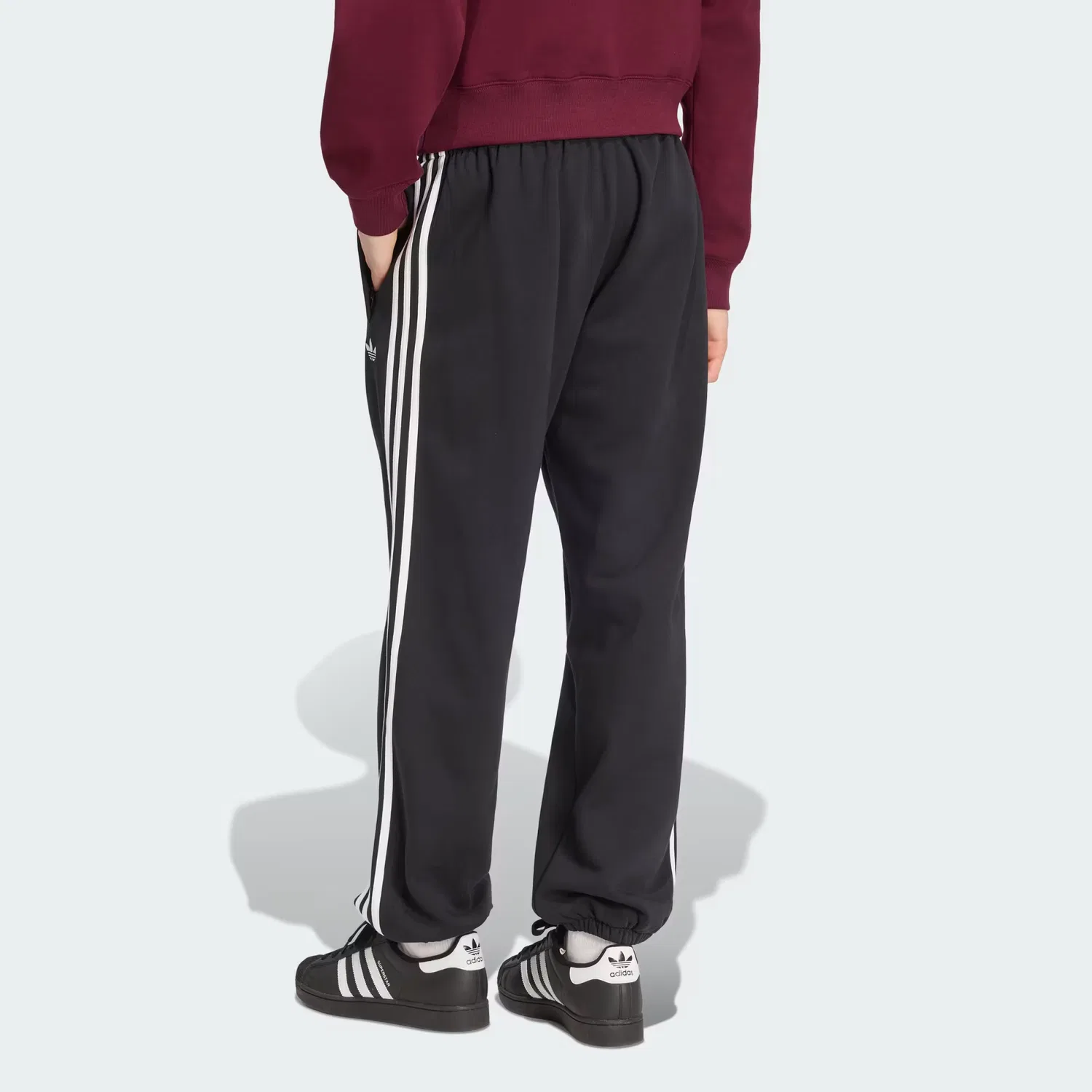 Мужские спортивные брюки на манжетах Adicolor 3-Stripes Cuffed Sweatpant, Adidas Originals, черный — фото 2