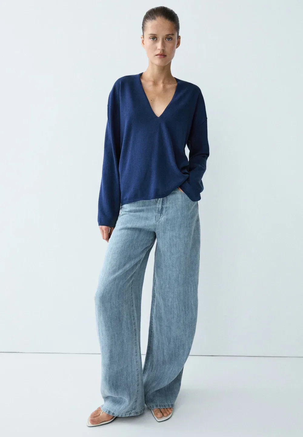 Вязаный свитер в полоску с V-образным вырезом Massimo Dutti, Dark Blue — фото 2