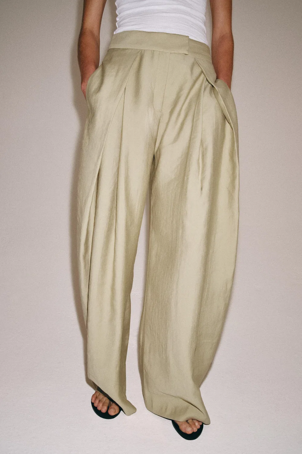 Брюки с широкими штанинами и вытачками из коллекции ZW ZARA, Olive Green — фото 2