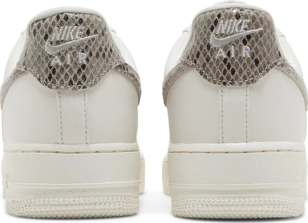 Кроссовки Nike Wmns Air Force 1 07 Phantom Ivory Snakeskin, белый/серый (Размер 37,5 RU) — фото 4