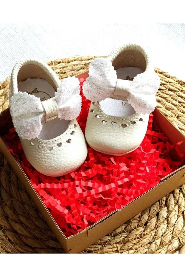 Детские кожаные лоферы-ботиночки для девочек Princess model Minibiri, Cream — фото 2