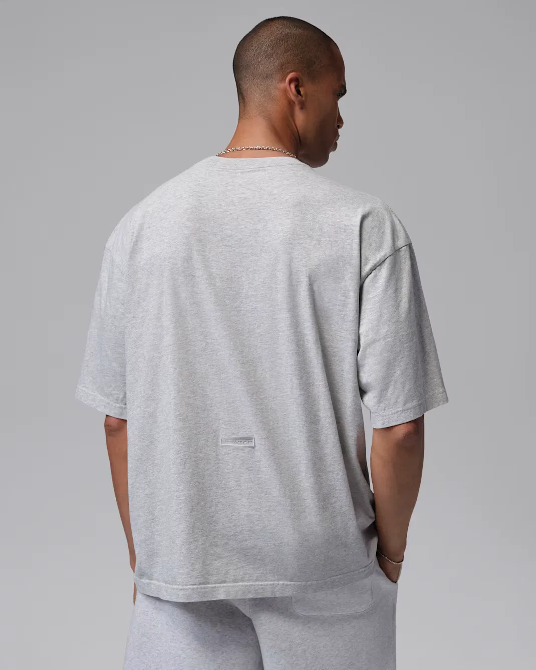 Мужская футболка с нашивкой большого размера Jordan Flight Essentials, Grey Heather — фото 2