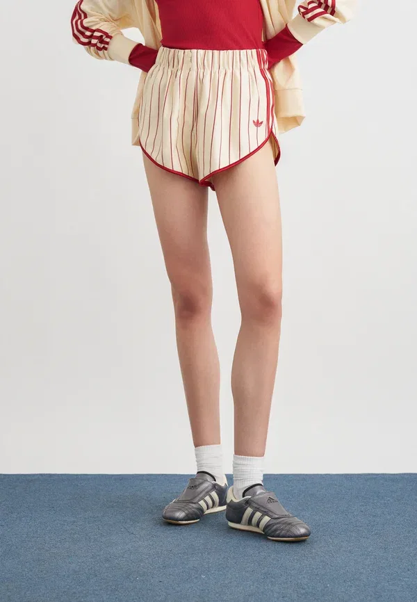 Шорты в тонкую полоску Adidas Originals, красный/ванильный