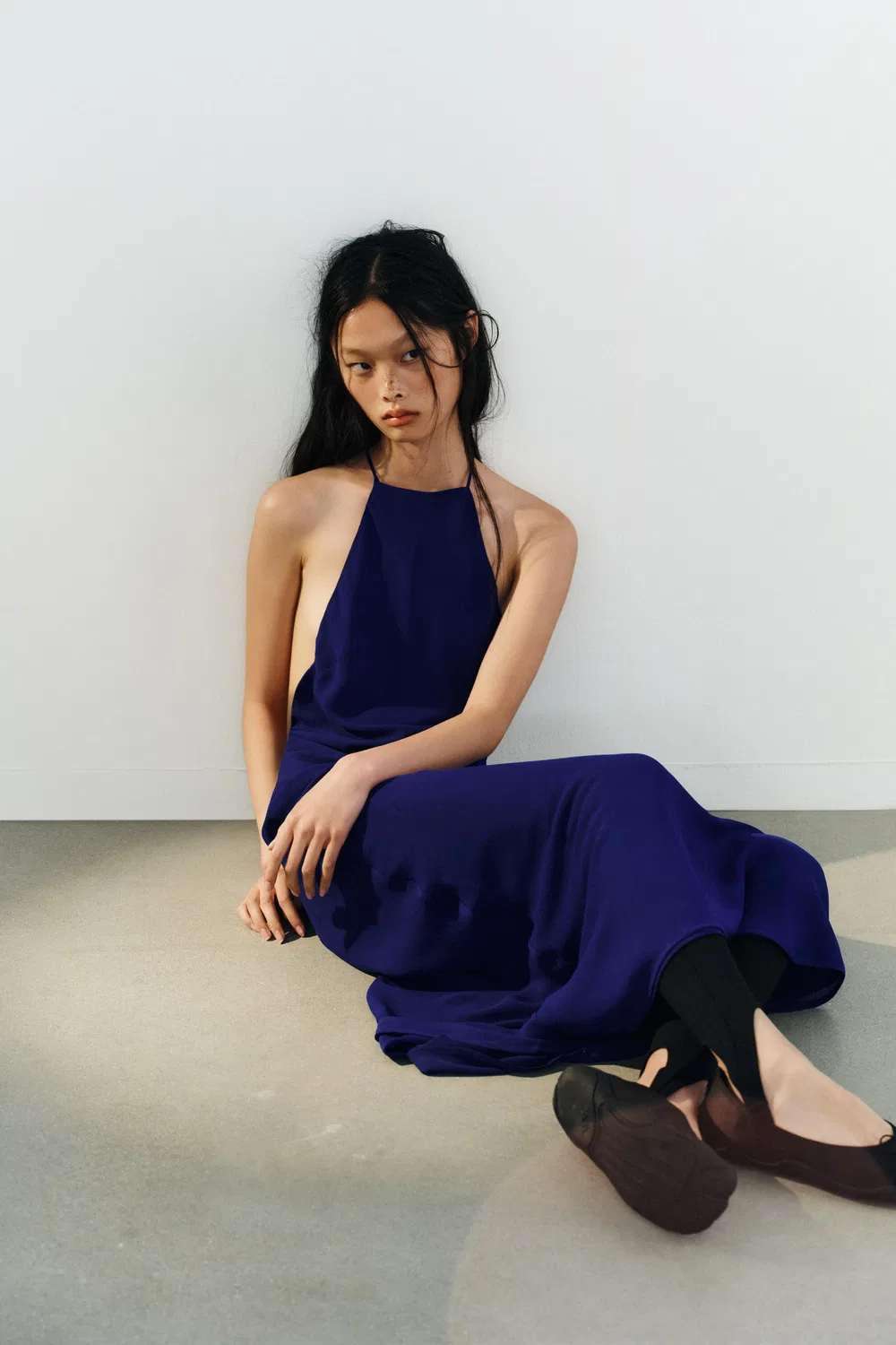 Длинное платье с завязками на халерее ZARA, Neon blue — фото 2