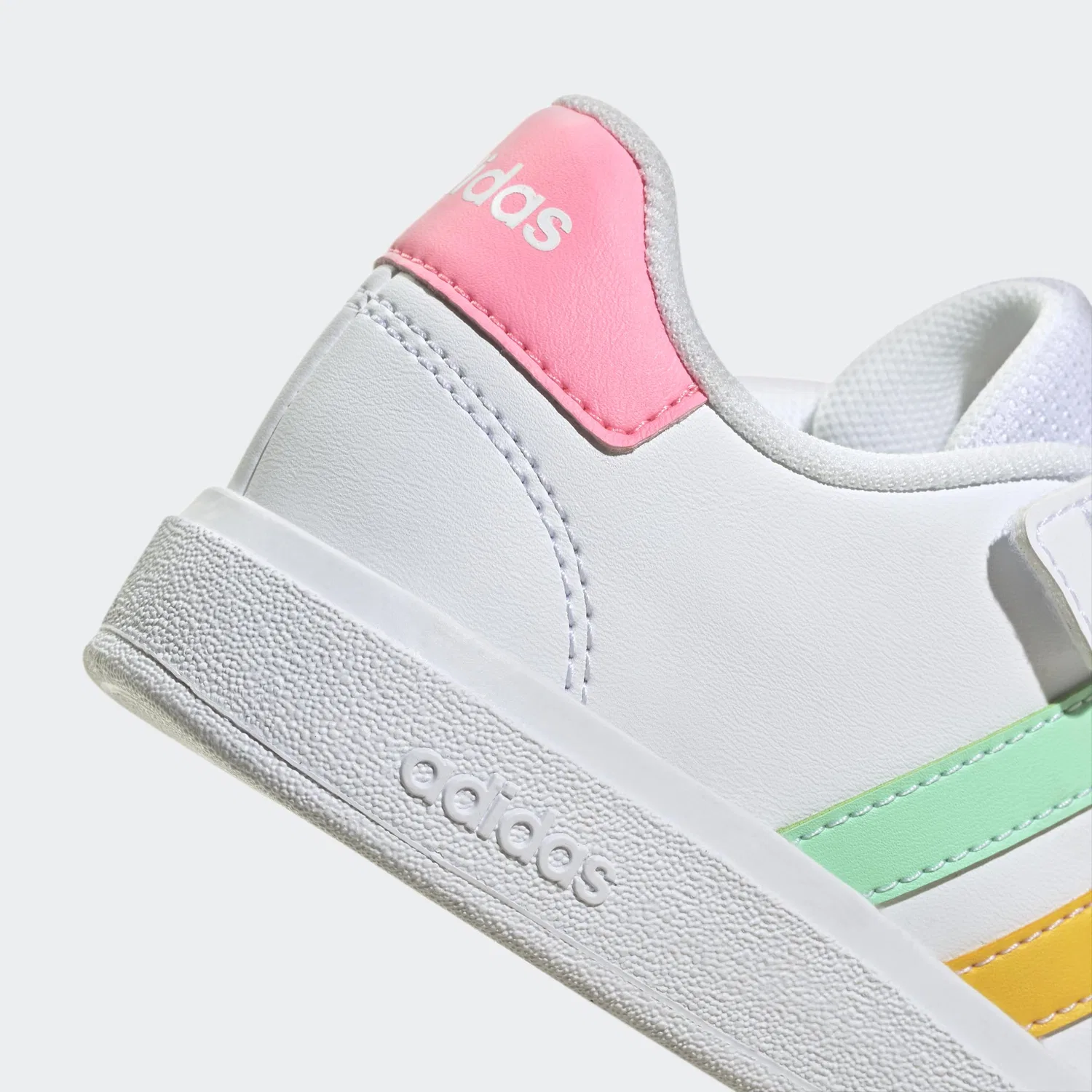 Детские кроссовки для мальчиков с эластичными шнурками Grand Court 2.0 Adidas, Cloud White Pulse Mint Beam Pink — фото 4