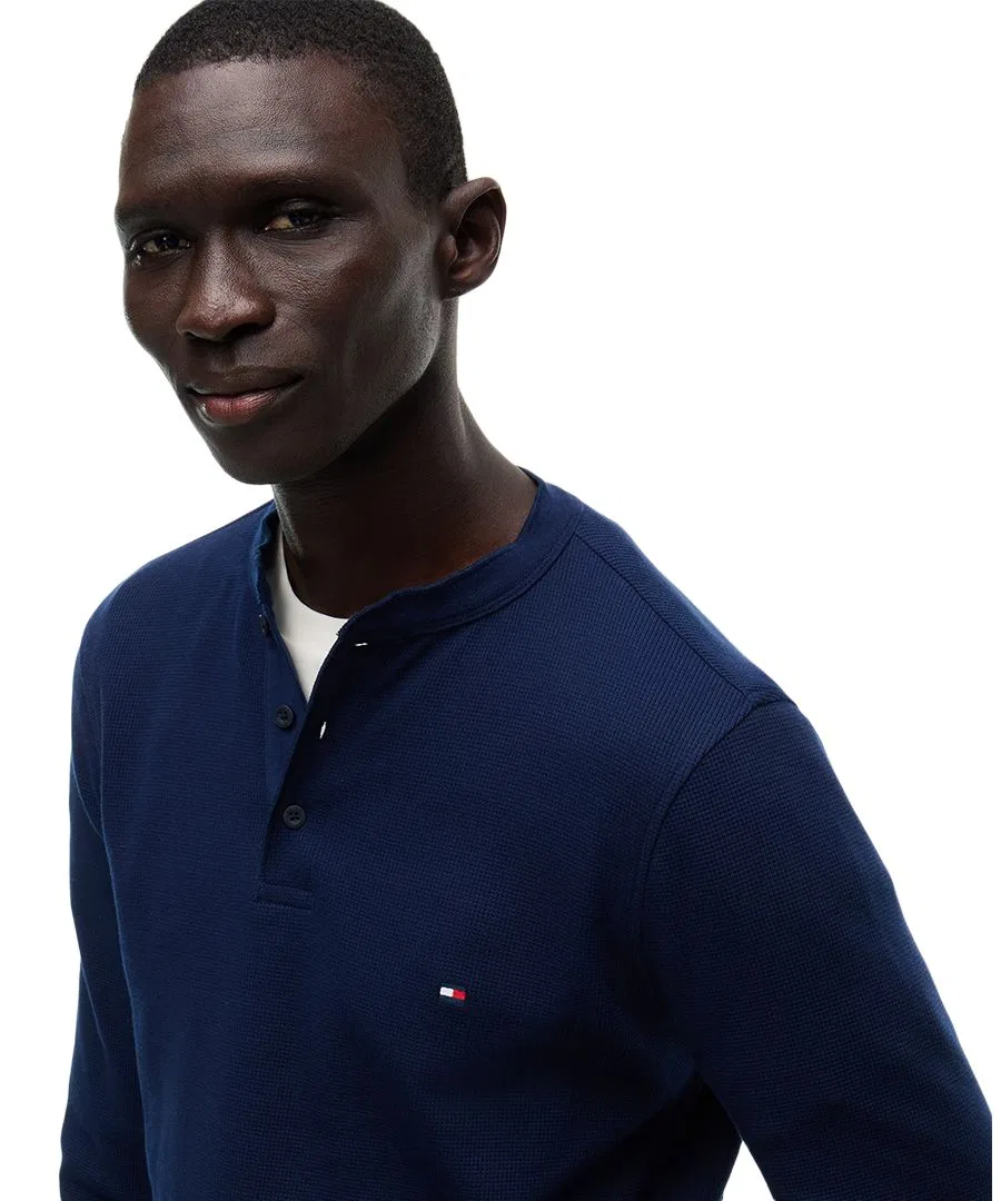Лонгслив-поло с фактурным вафельным трикотажем Tommy Hilfiger, Carbon Navy — фото 3