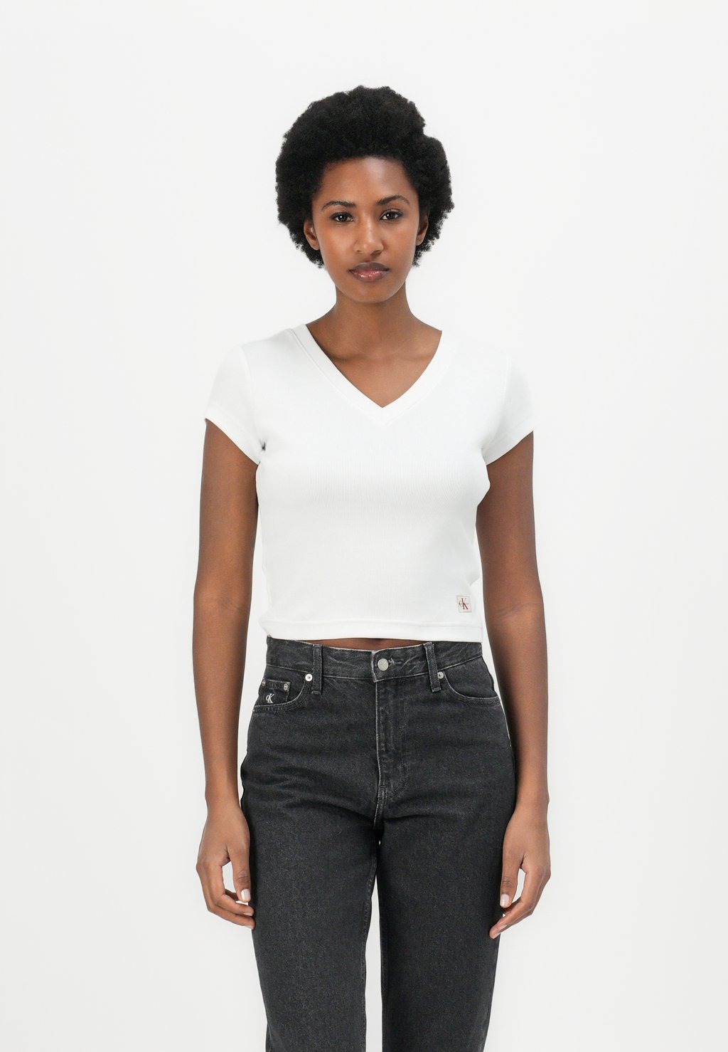 

Базовая футболка WOVEN LABEL V NECK TEE Calvin Klein Jeans, белый