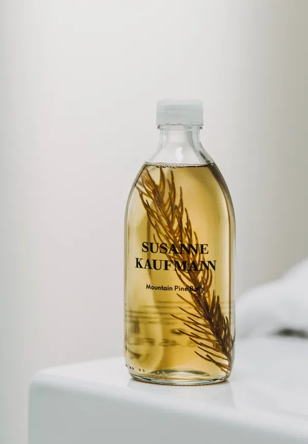 Масло для ванны с ароматом горной сосны Mountain pine bath - bubble bath & soak Susanne Kaufmann Oil 250 мл — фото 3