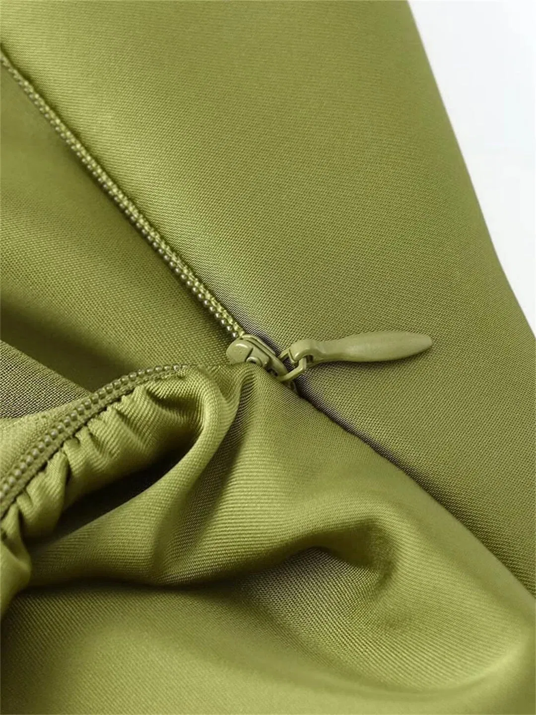 Женское летнее платье с открытой спиной Off Shoulder Satin Midi Asymmetric, Army Green — фото 4
