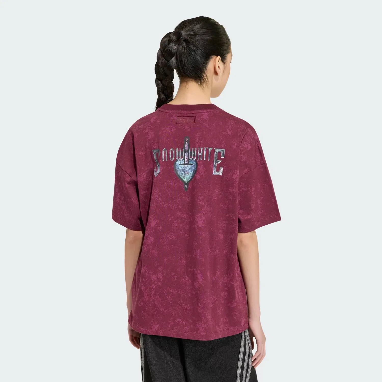 Детская футболка оверсайз с принтом Disney Villains Adidas Originals, бордовый — фото 2