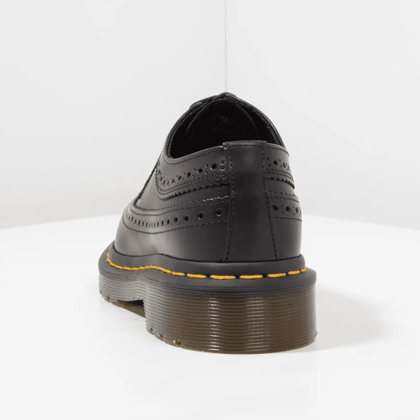 Ботинки женские Dr. Martens на шнуровке, черный — фото 4
