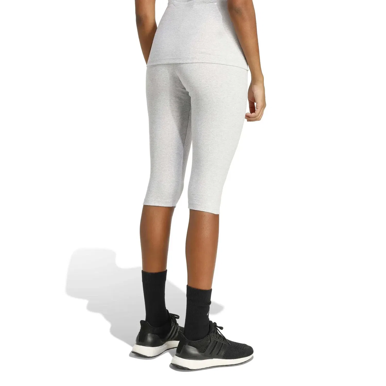 Женские капри-леггинсы из рибаны Seasonal Essentials Rib Capri Leggings Adidas, Hellgrau — фото 3