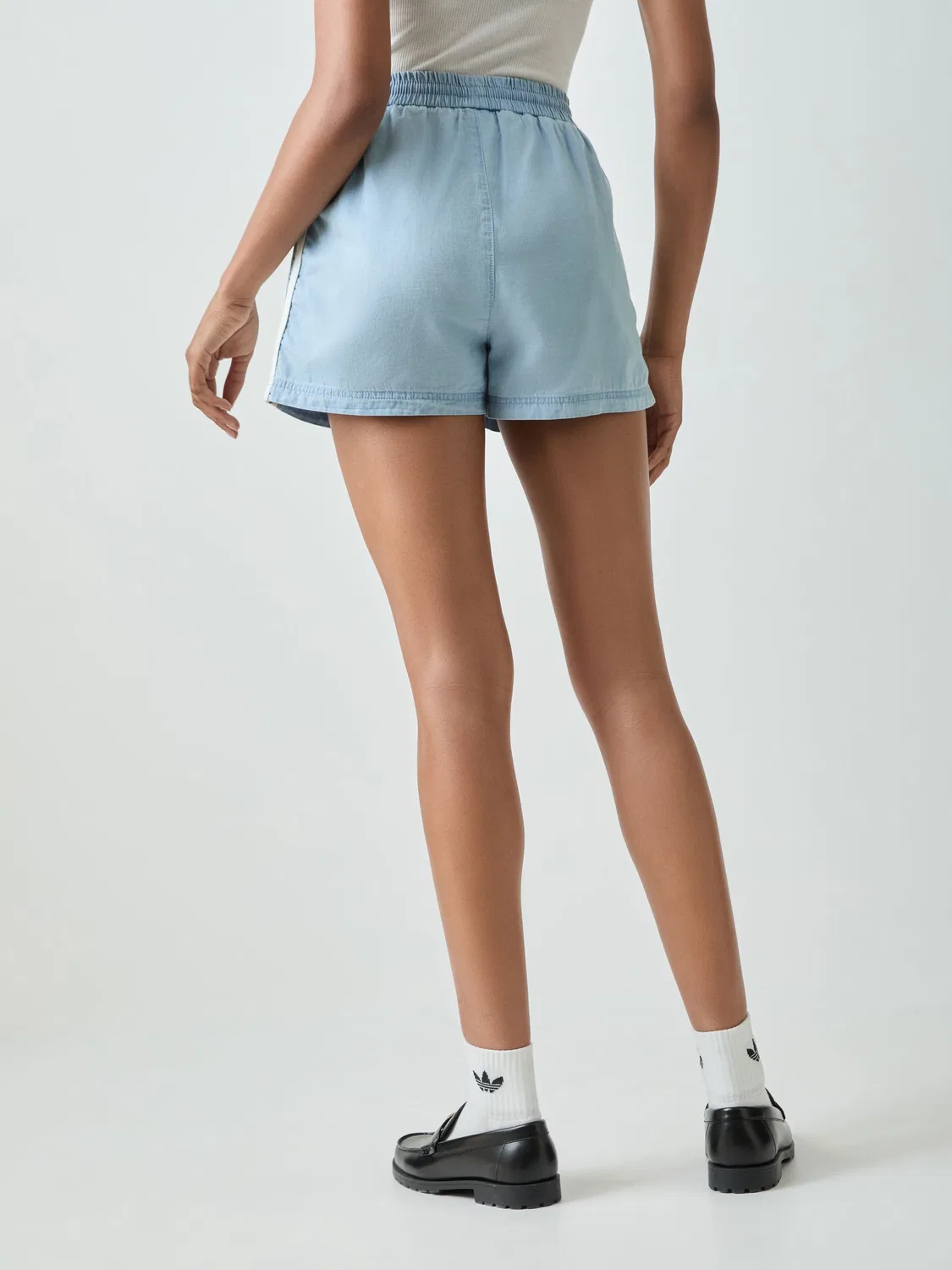 Шорты джинсовые Regular fit adidas Originals, Light Blue Denim — фото 3