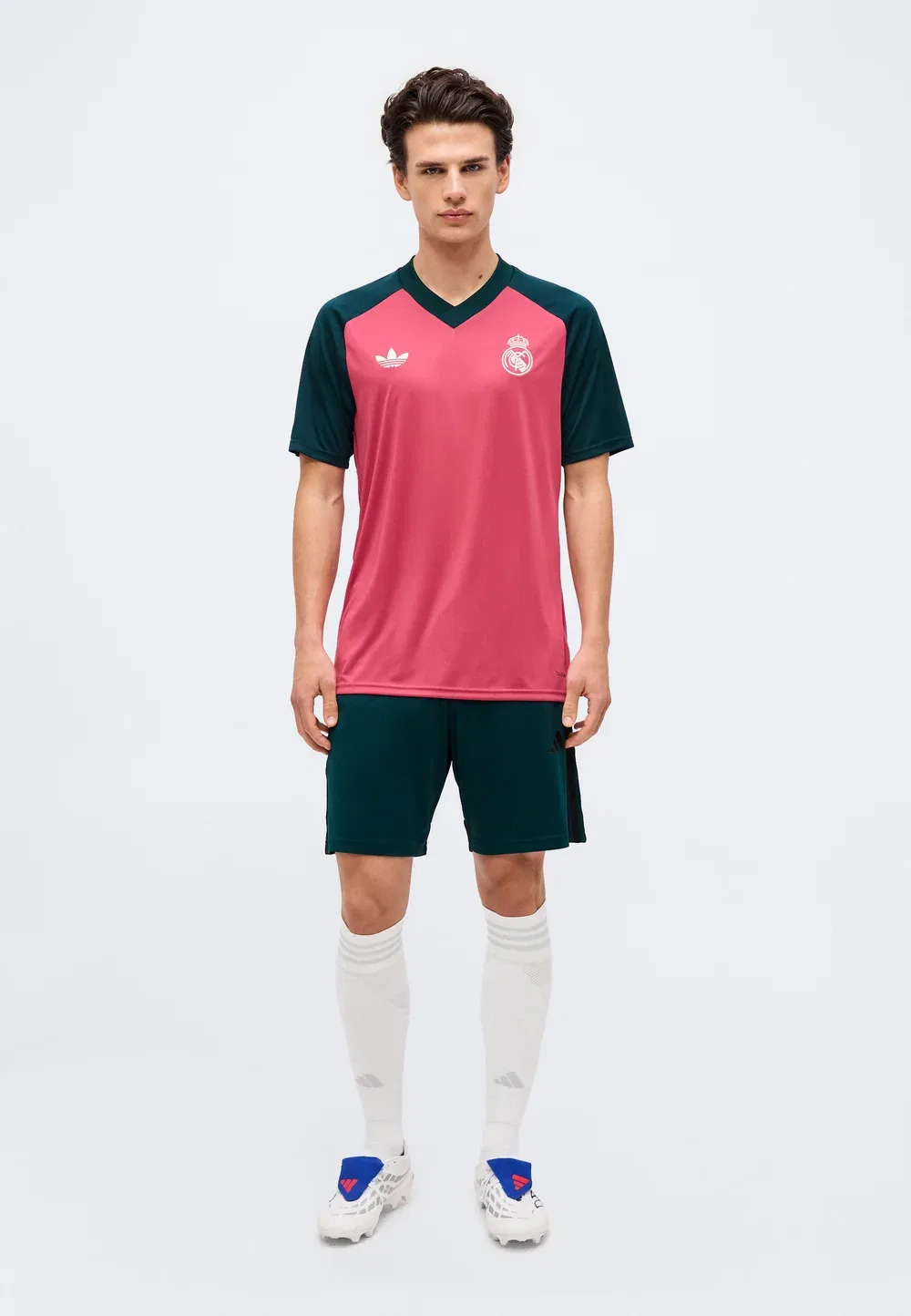 Предматчевая форма «Реал Мадрид» 26/27 - клубная форма Adidas Originals, Wild Pink/Aurora Ivy — фото 2