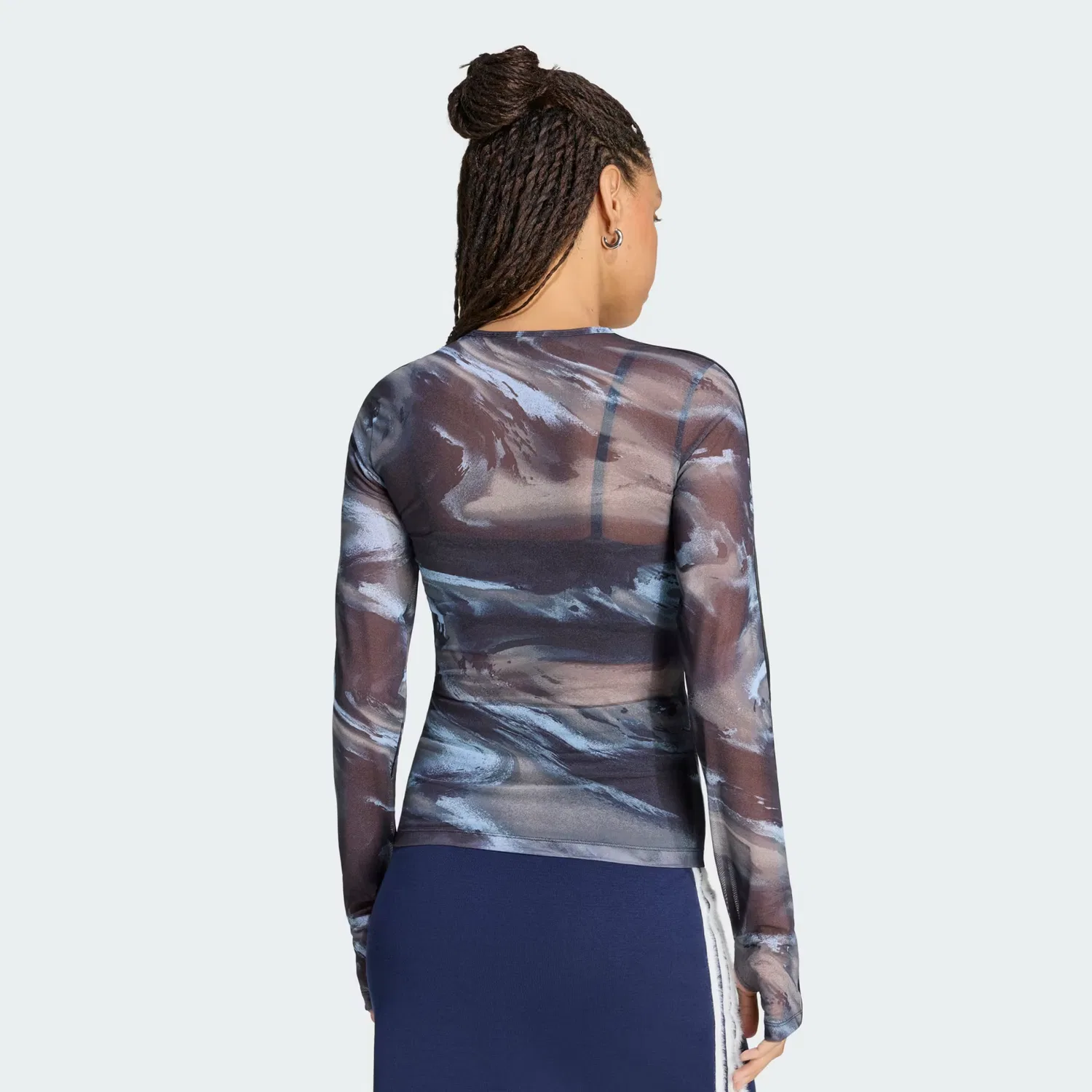 Женская футболка облегающего кроя Graphic Mesh Tee Adidas Originals, Olive Strata/Aurora Coffee/Crystal Sky/Черный — фото 2
