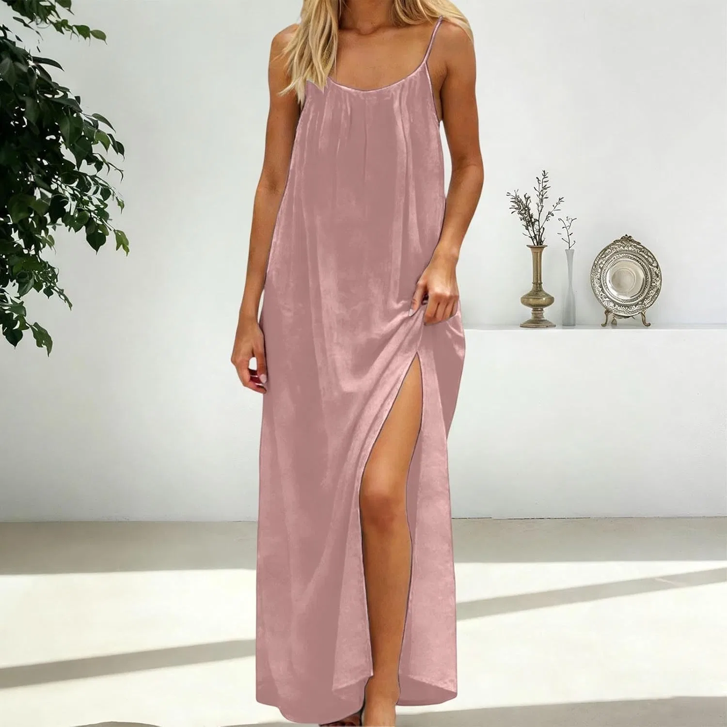 Женское макси-платье на бретелях с открытой спиной, Light Pink — фото 2