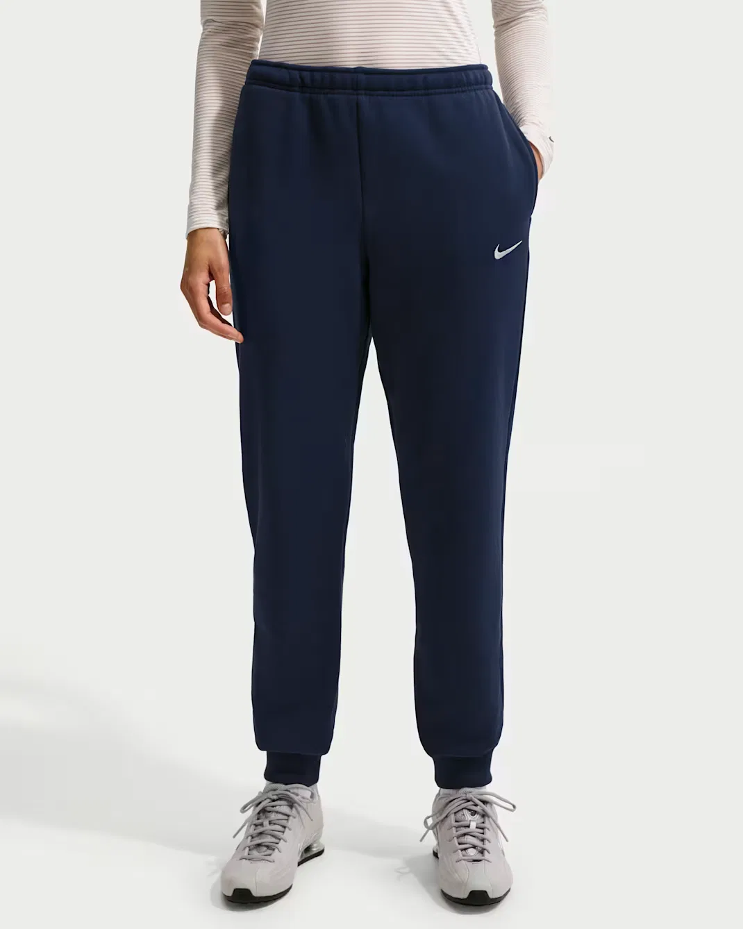 Женские спортивные брюки средней посадки Nike Studio Fleece Medium Weight, Midnight Navy/Sail — фото 2