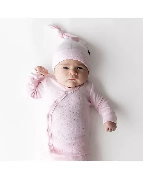 Детский комплект с ажурным узором для новорожденных Take Me Home Hat Top & Footed Pants Set Kyte Baby, Sakura — фото 3