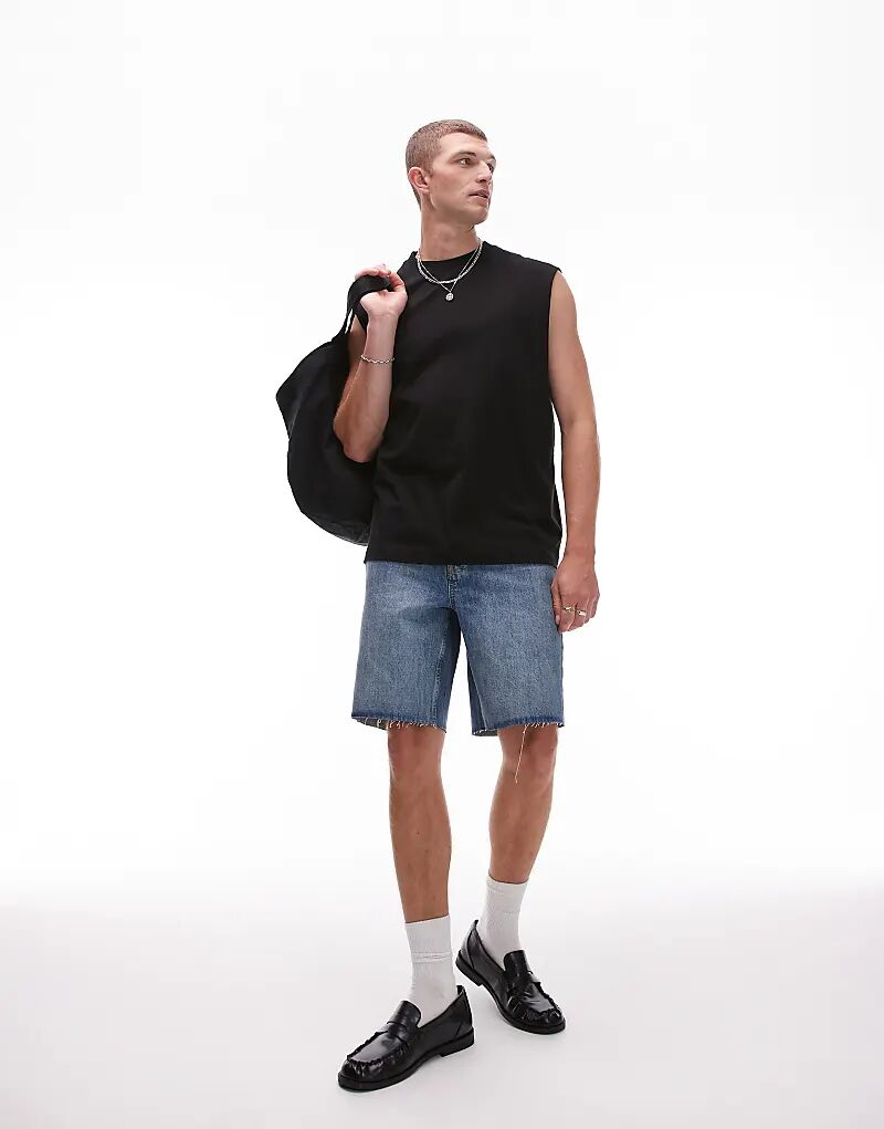 

Джинсовые шорты Topman прямого кроя с необработанным краем, средне-синего цвета