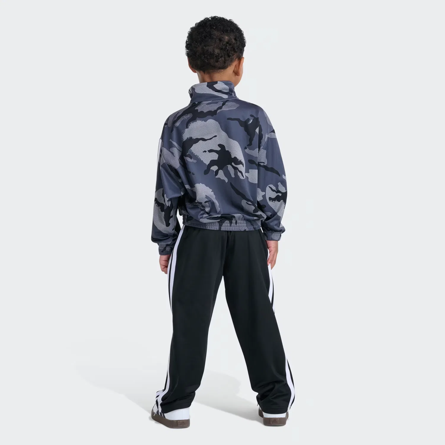 Детский спортивный костюм с камуфляжным принтом из 2 предметов Adidas Sportswear, черный
