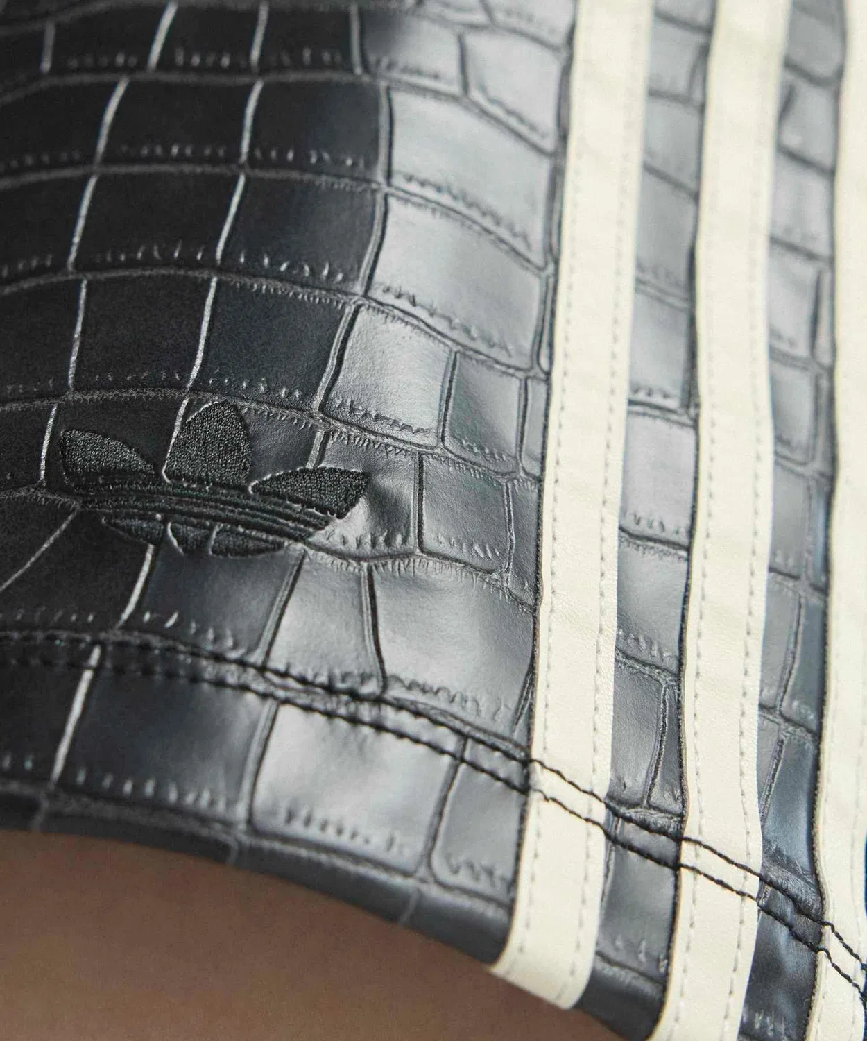 Женская юбка из кожзама с пуговицами, модель Pleaser Mini Skirt Adidas, Black — фото 2