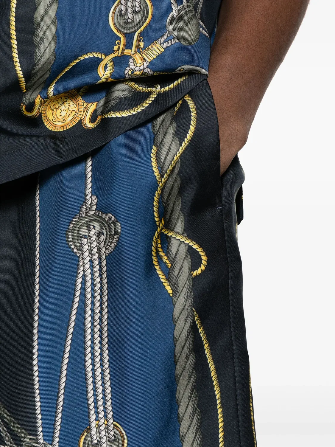 Шорты с морским принтом из шелка Versace, синий — фото 2